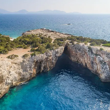 Mandola Villa Tzamarelata