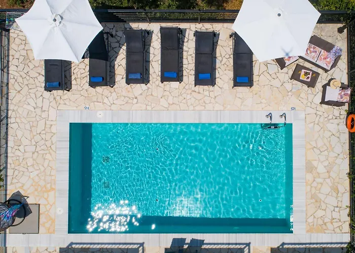 Mandola Willa Tzamarelata